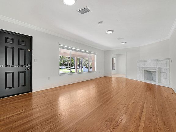 2nd image of 705 San Antonio Ave