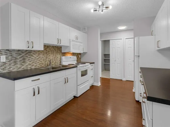3606 W Erlton Ct SW #204, Calgary, AB T2S 3A5