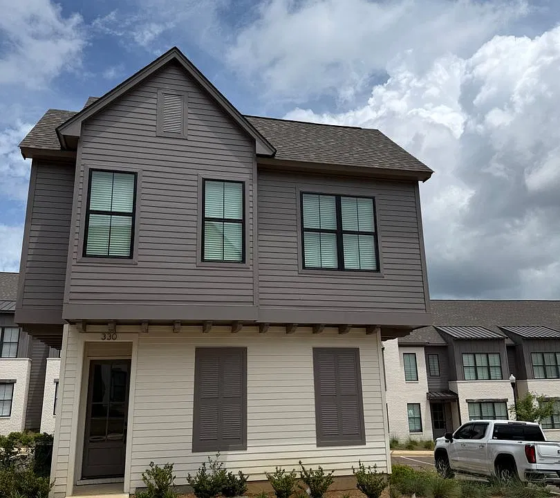 320 Stillwater Ln