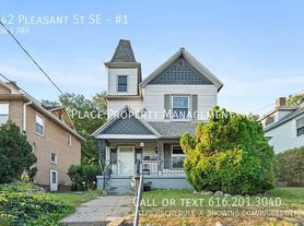 642 Pleasant St SE, Grand Rapids, MI
