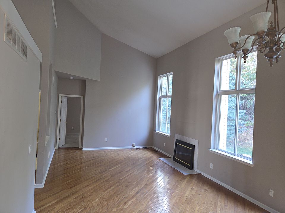 1st image of 14 Eagle Ridge Rd