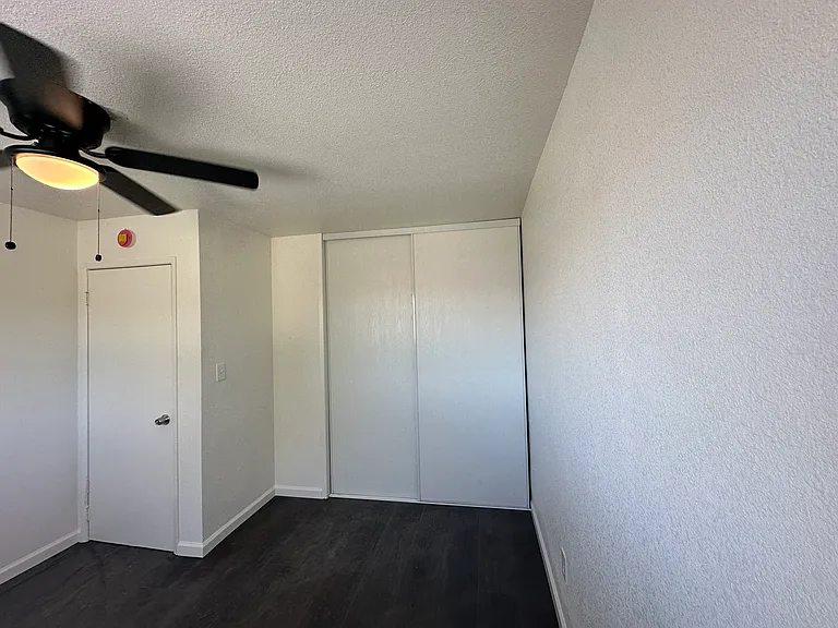 1239 W 14th St #19 — Photo 11