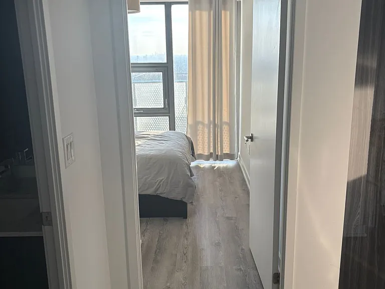 11 Wellesley St W #3208 — Photo 7