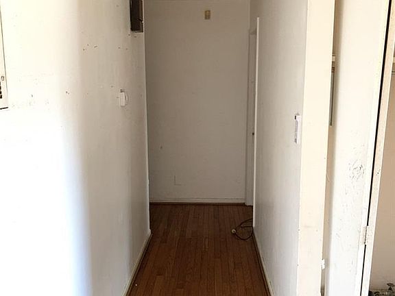5th image of 2700 Hinson Dr
