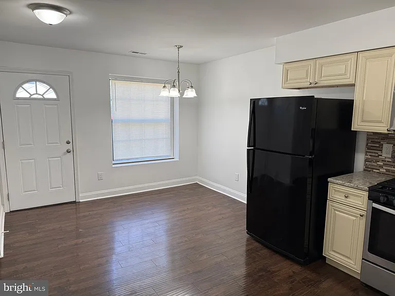 1042 Baywood Dr — Photo 5