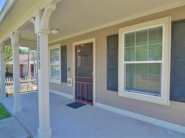 6225 Dickson Ave, Texas City, TX 77591