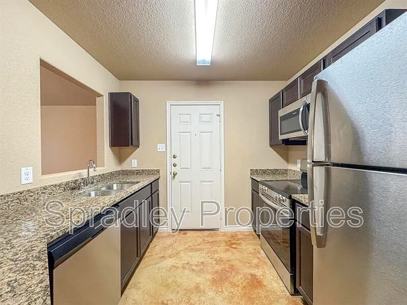 3 bed, 2.0 bath, 1293 sqft, $1,395 — Photo 4