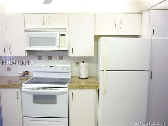 3rd image of 9711 N Hollybrook Lake Dr APT 303