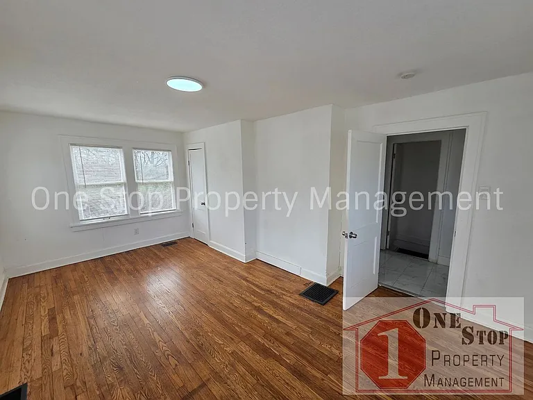 1813 E 85th St — Photo 13