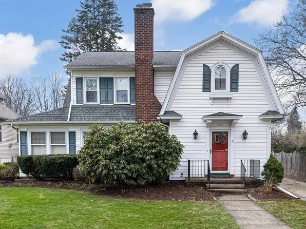 306 Shawnee Dr, Erie, PA 16505