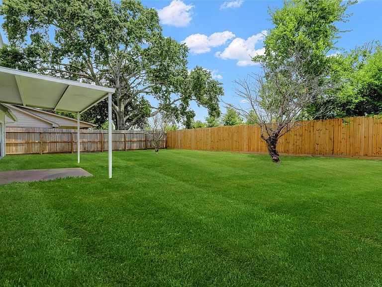 7926 Windy Creek Dr — Photo 43