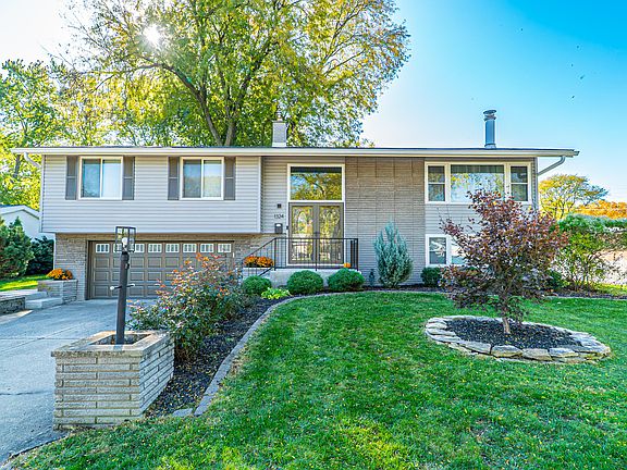 2nd image of 1324 Vivian Ln