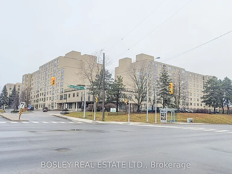 326 Major Mackenzie Dr E #822 — Photo 1