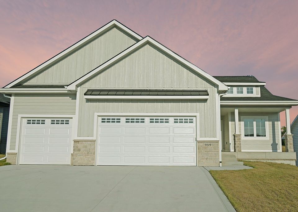 1st image of 959 Wolf Creek Dr