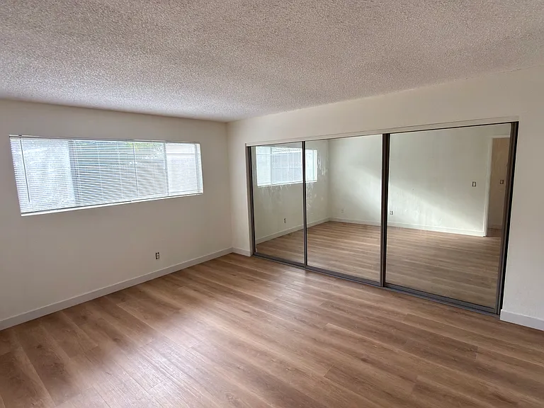 5623-5625 Blackoak Ct — Photo 5