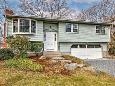 2 Simmons Rd, Barrington, RI, 02806