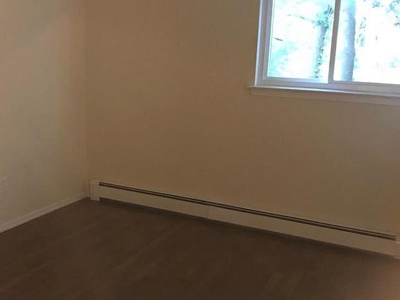 5th image of 49 Valerie Dr