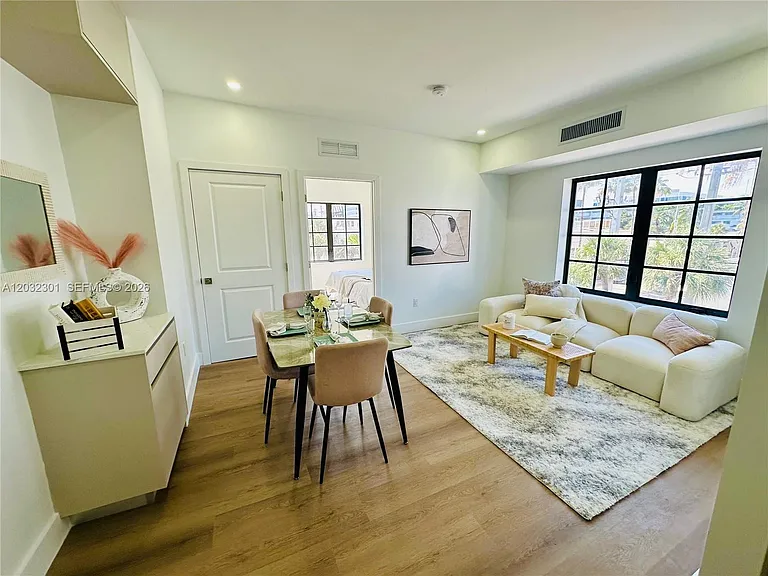 1619 Jefferson Ave #201 — Photo 2