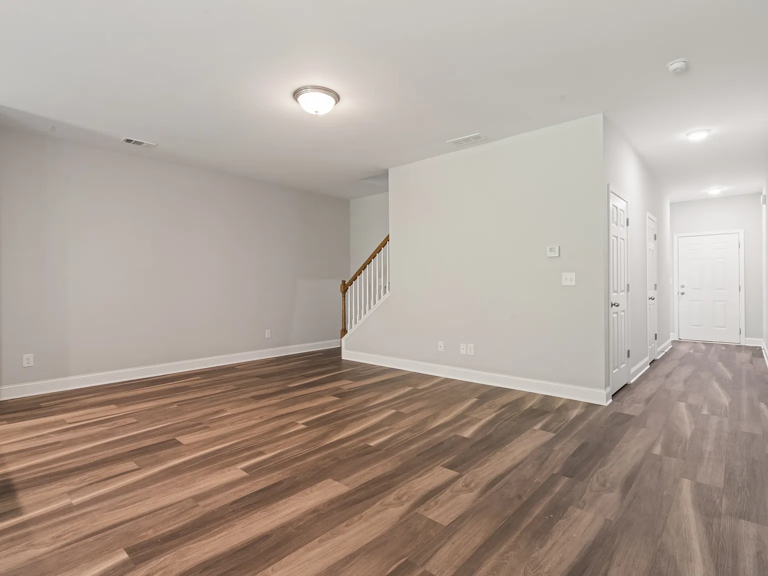 3 bed, 2.5 bath, 1660 sqft, $2,100 — Photo 4