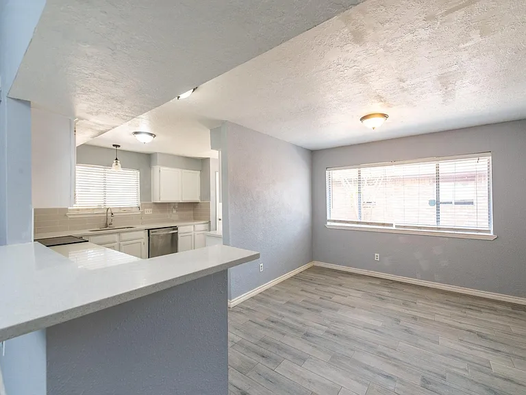 3323 Silverside Dr — Photo 9