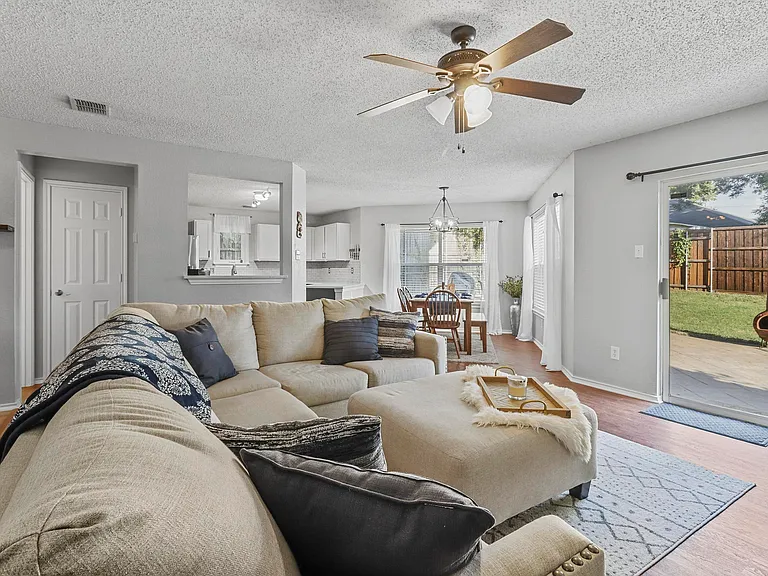 2202 Barton Springs Dr — Photo 8