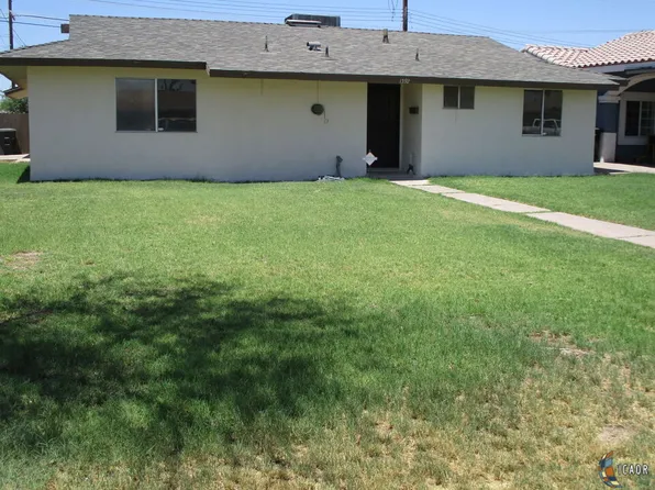 1592 Desert Gardens Dr, El Centro, CA 92243