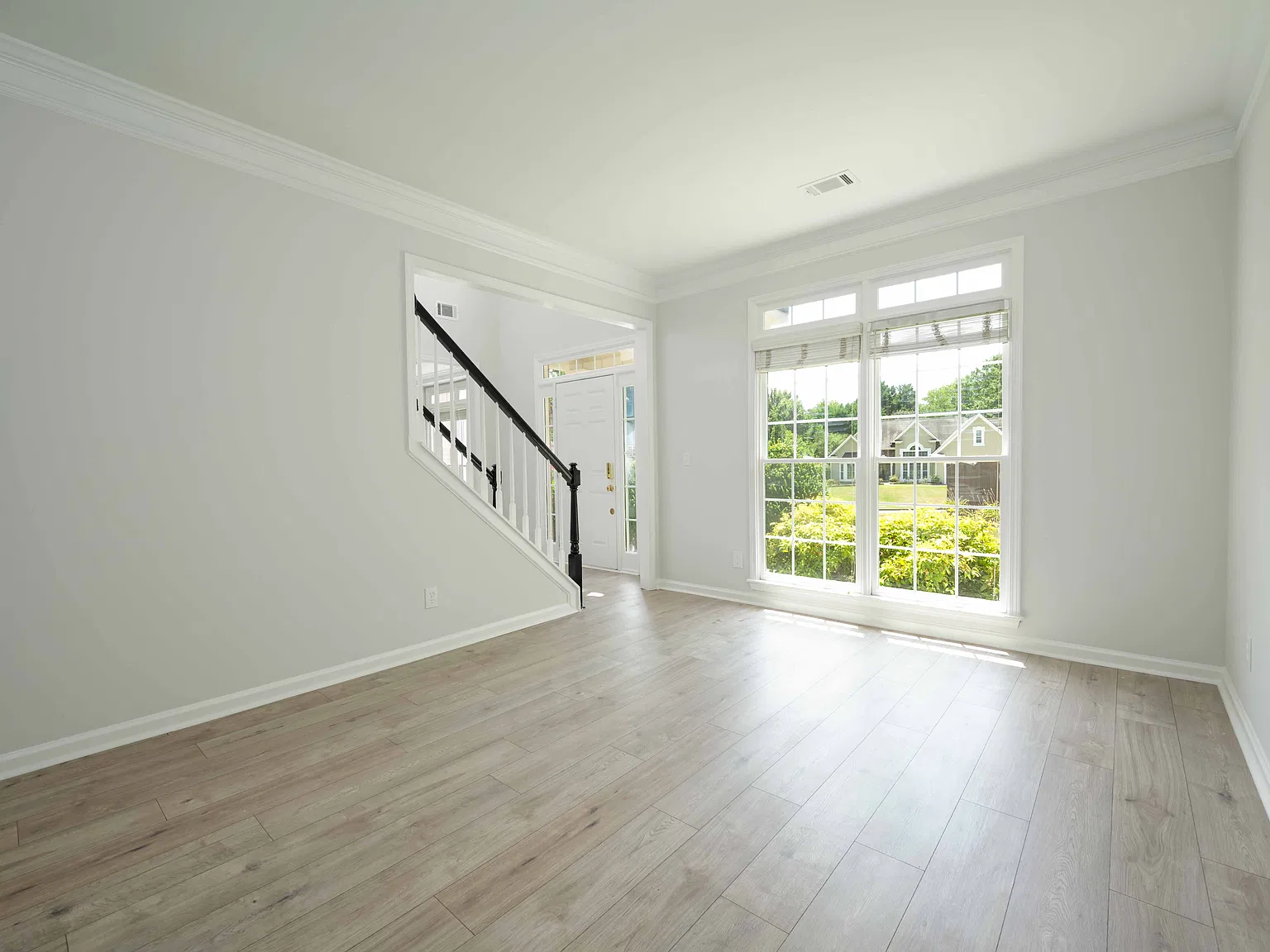 5 bed, 3667 sqft, $4,450 — Photo 4