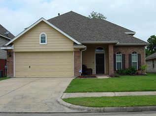 915 Almond St, Baytown, TX 77521