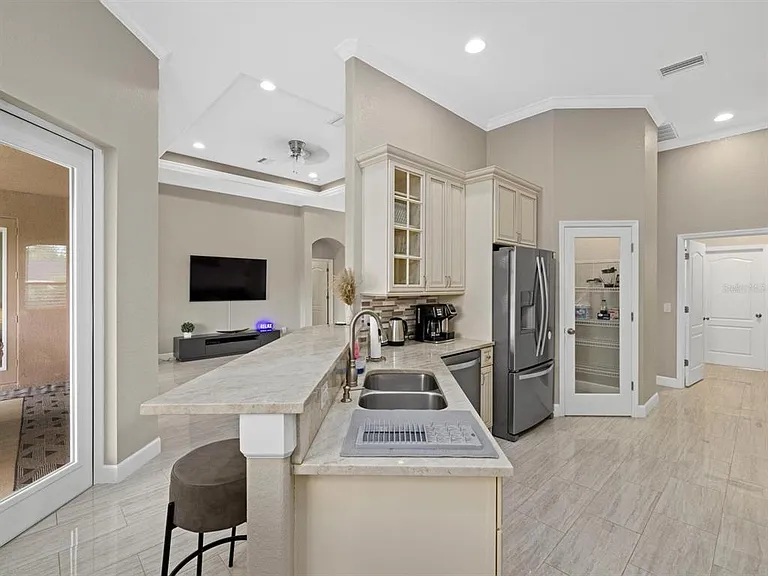340 McCabe St — Photo 10