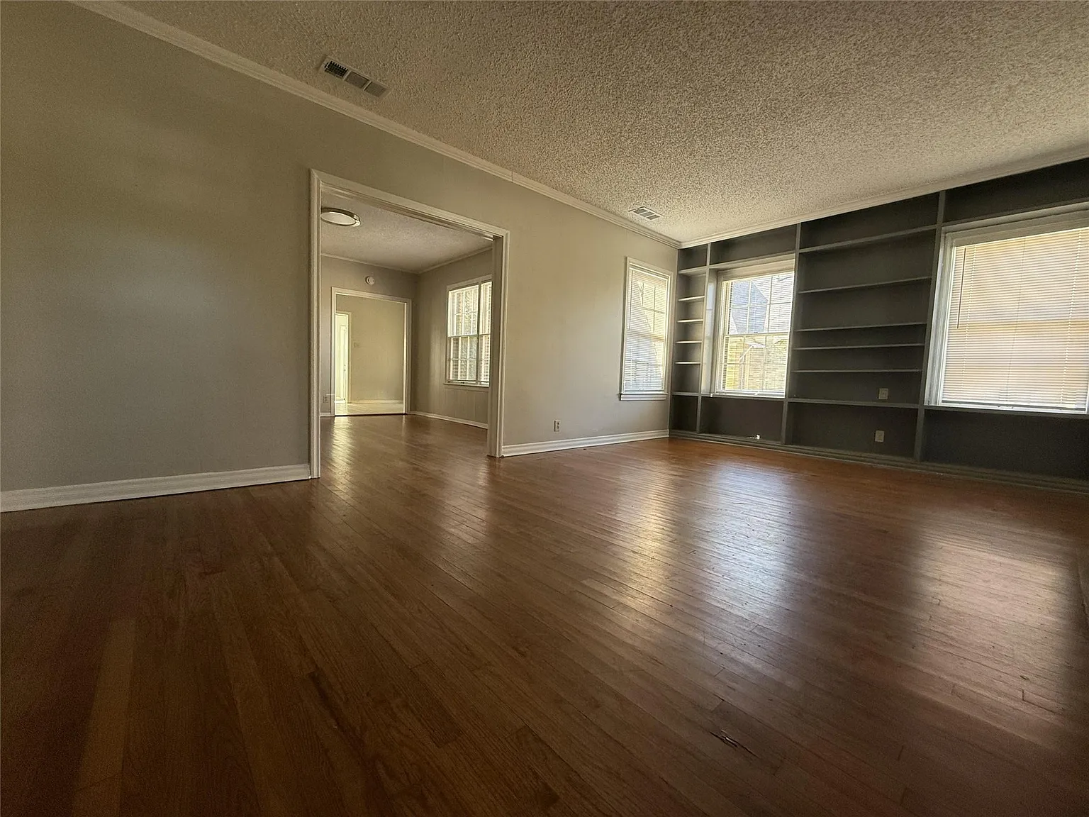 3 bed, 2.0 bath, 1734 sqft, $1,800 — Photo 3