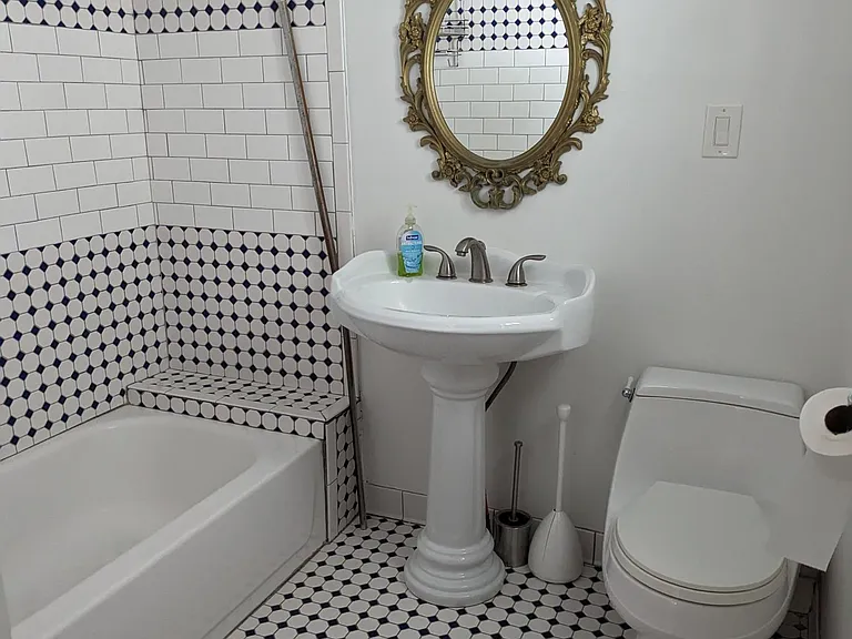 214 E Gwinnett St #B — Photo 6