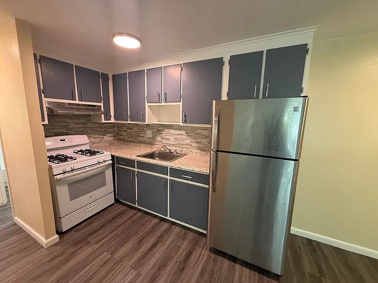 17-25 Edgewood Ave — Photo 3