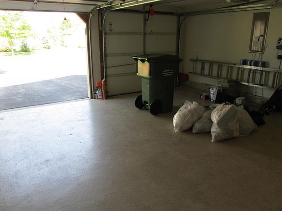 4th image of 212 Enclave Blvd