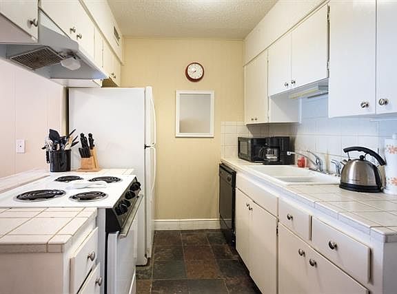 4th image of 2122 Hancock Dr APT 114