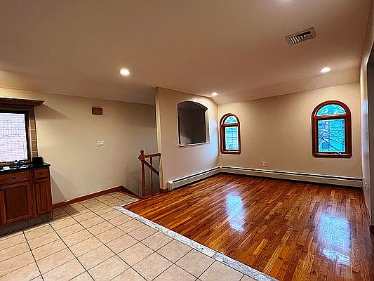 4th image of 22-11 Ryan St #2