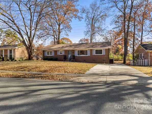 844 Squirrel Hill Rd, Charlotte, NC 28213