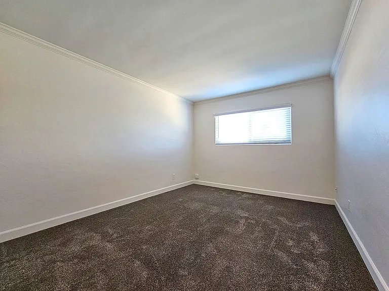 4418 Bond St — Photo 34
