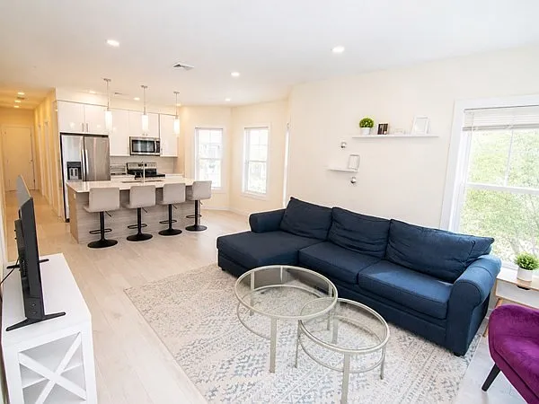 3 bed, 1200 sqft, $4,000 — Photo 3