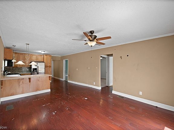 5th image of 909 Camden Ave