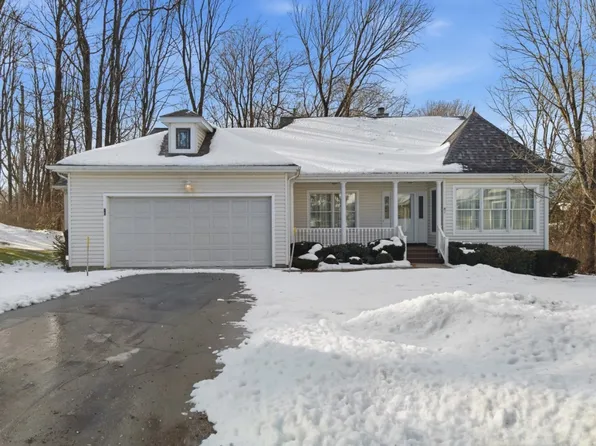 10 Longfellow Dr, Erie, PA 16509
