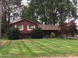 28201 Duluth Dr E, Harrison Township, MI