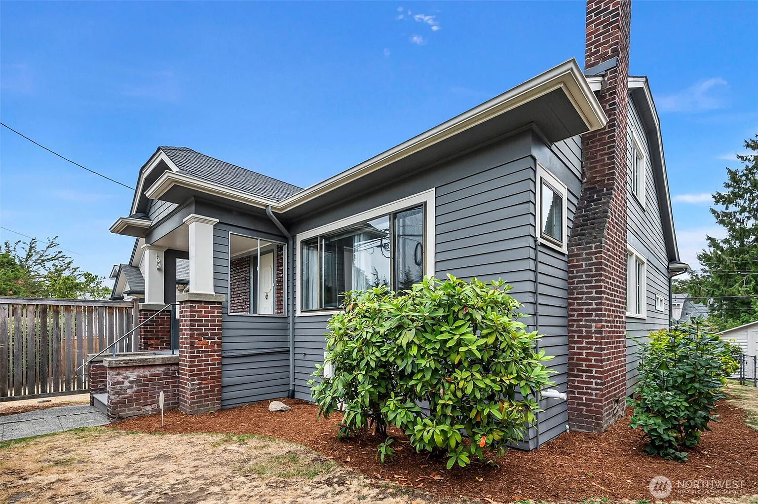 5020 7th Avenue NE photo 1