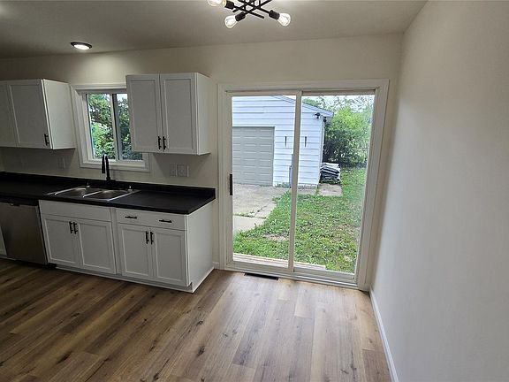 4th image of 3734 Holly Ave