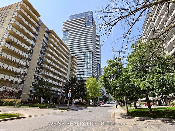 3rd image of 185 Roehampton Ave #520