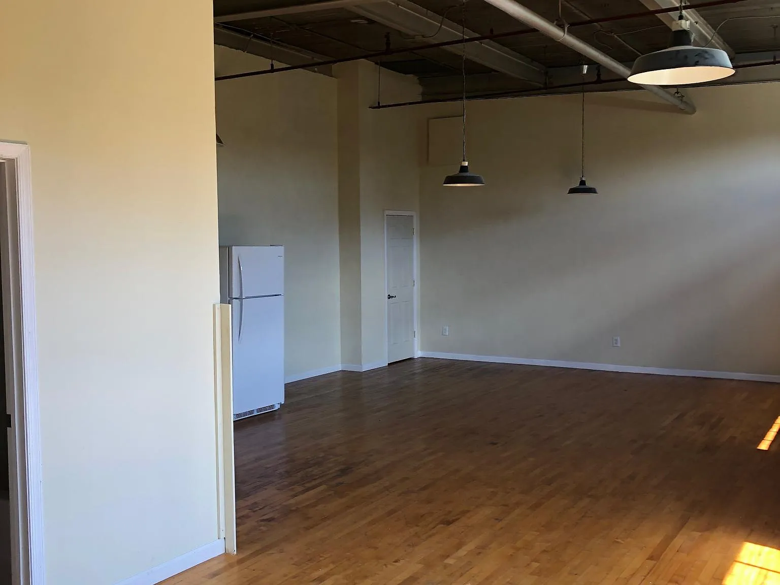 1501 Kemper St — Photo 2