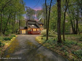 68 Sunset Dr, Gouldsboro, PA 18424