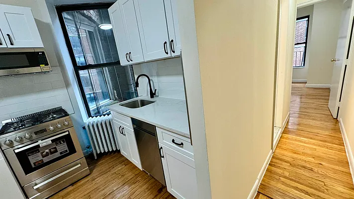 Rented by HOLTON REAL ESTATE INC. | media 3