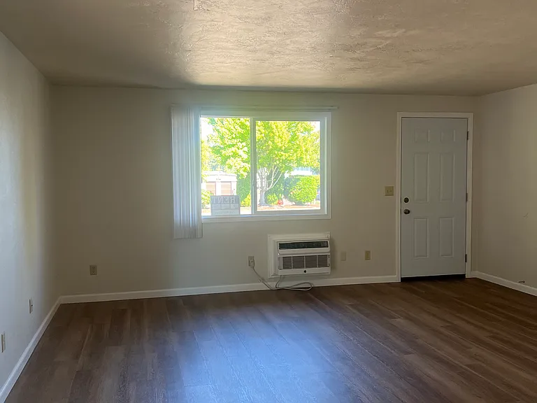 3380 Monarch Dr NE — Photo 6