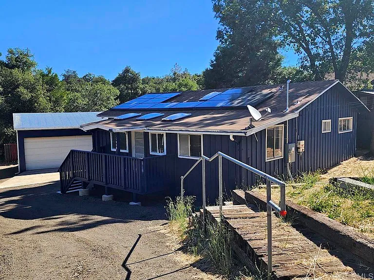 1008 Manzanita Dr — Photo 1