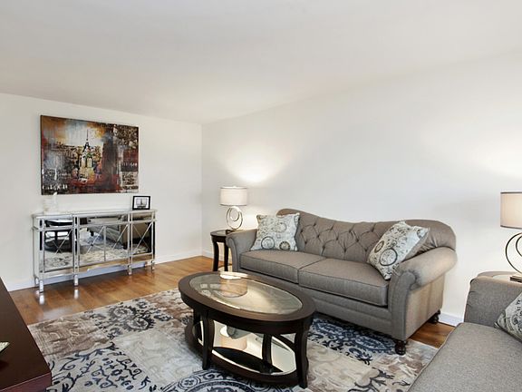 The Grand - Living Room 3 - F Line